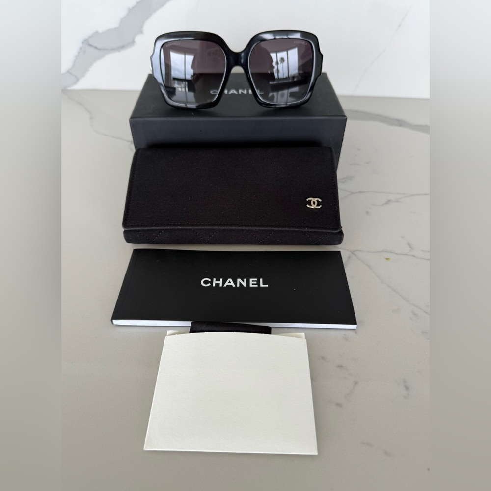 NEW 100% Authentic Chanel Women's Black Square Gradient Sunglasses
